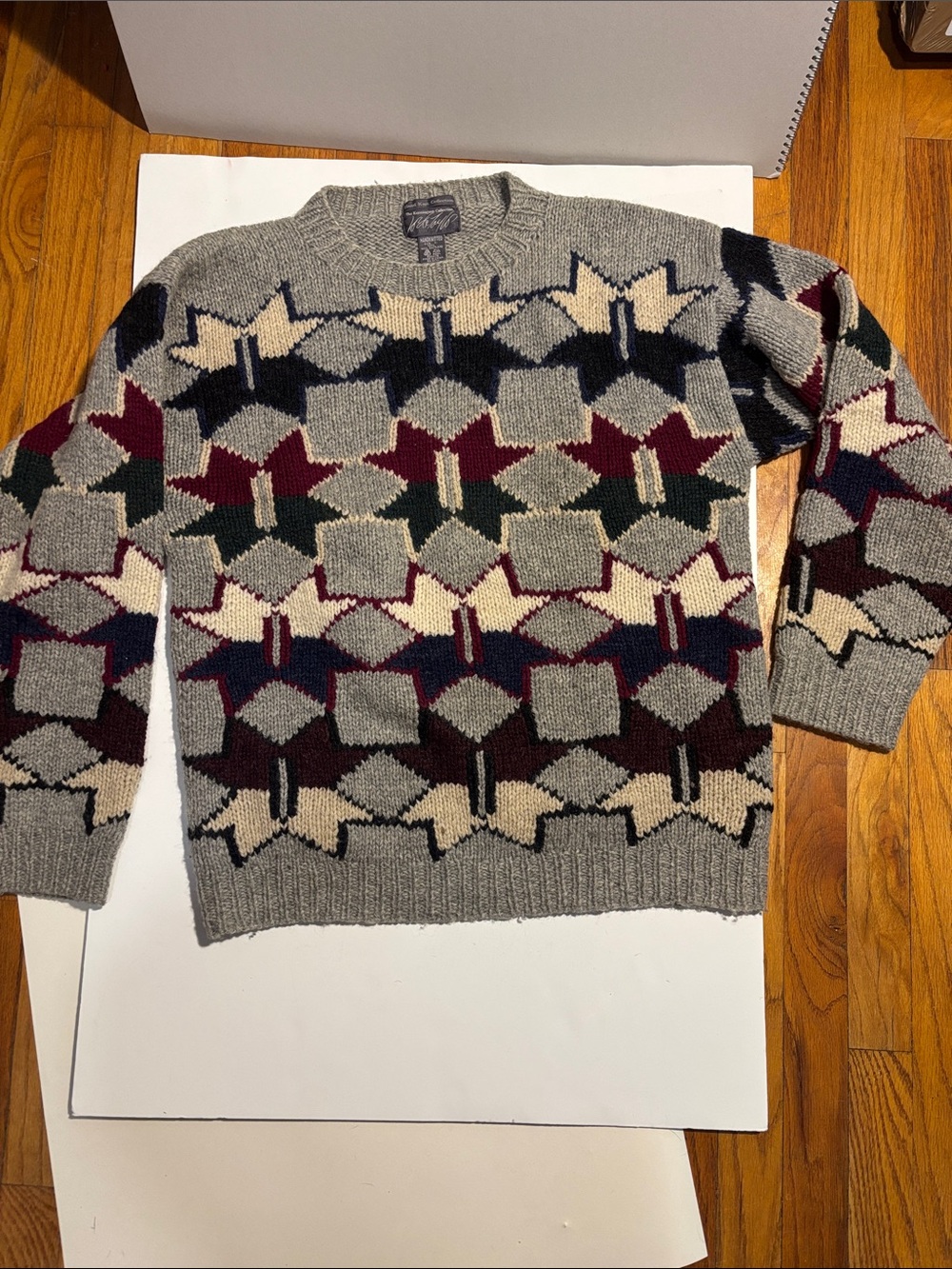 Lord & Taylor Kensington Shetland wool vintage Grey Crewneck Sweater with Stars